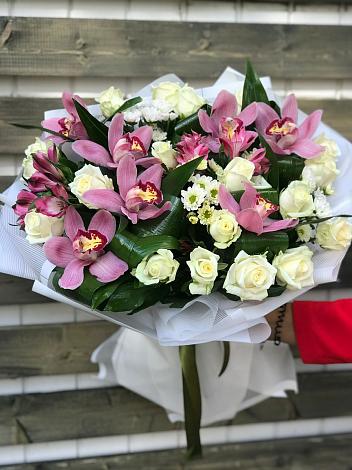 Букет цветов из: Розы и Хризантемы в Теберде
